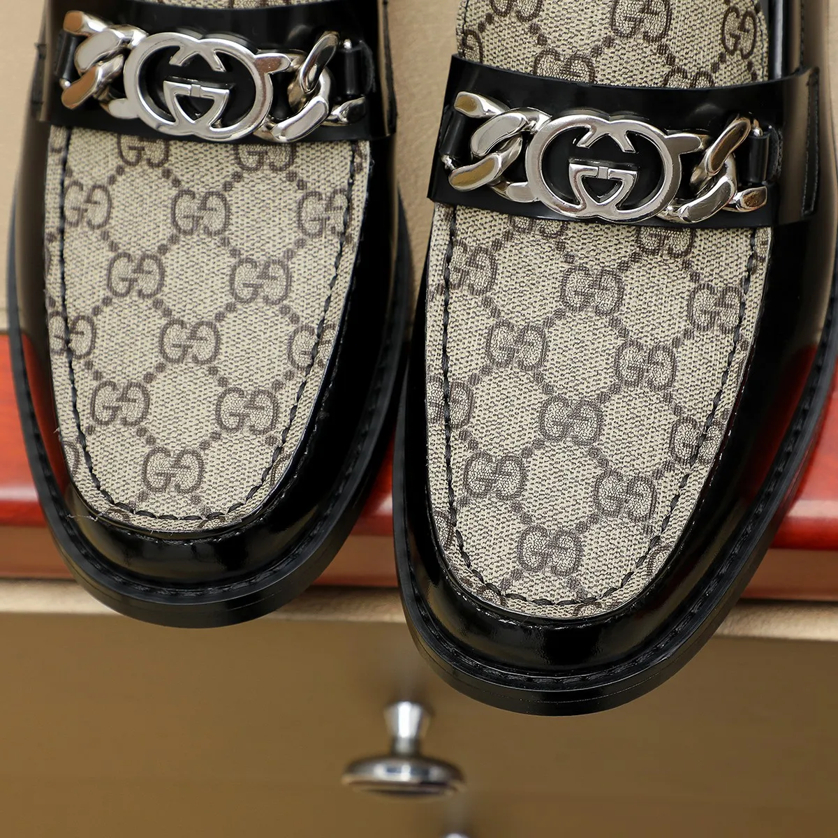 Men's men's shoes💰460💰💰Gucci official website men's business formal leather shoes updated💥Hong Kong counters synchronize new styles💥completely one-to-one replica shipment👍zero gap in counter quality 0⃣️made of imported cowhide on the outside+water-dyed🐂leather lining, color optional! Matching code 38-45